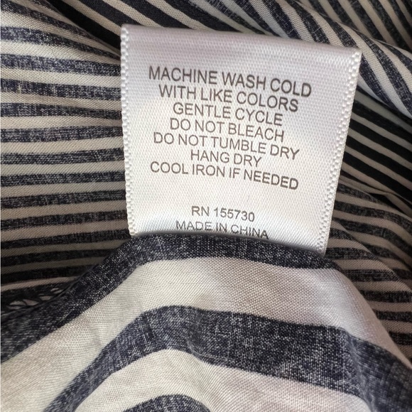 Jane & Delancey stripe top size M 100% Rayon navy & white - Picture 6 of 6